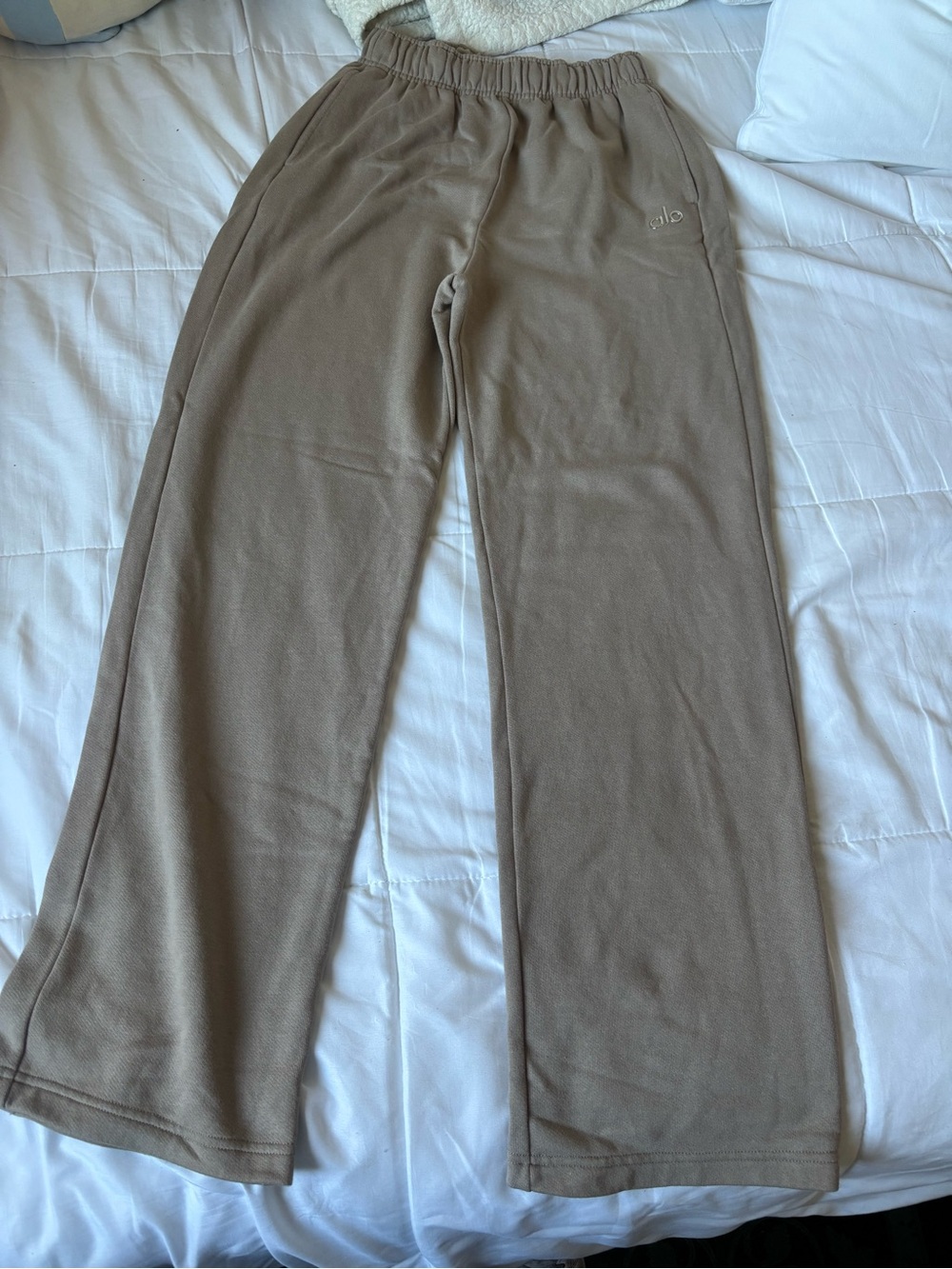 ALO Yoga Women's Straight Leg Pants in Taupe